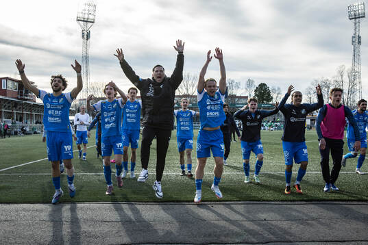 Oddevolds spelarna jublar