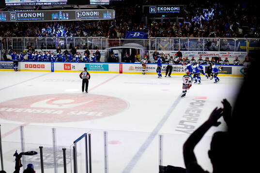 Karlskogas Hampus Plato jublar vid 4-1