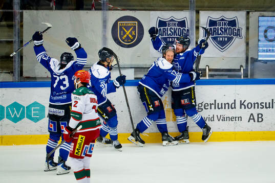 Karlskogas Hampus Plato gör 3-1 och jublar med Åke