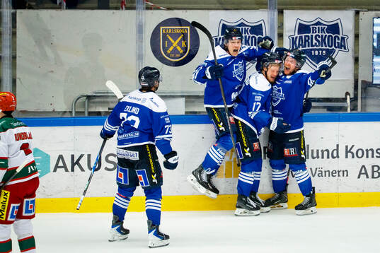 Karlskogas Hampus Plato gör 3-1 och jublar med Åke