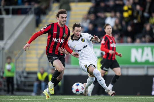 Brommapojkarnas Andreas Troelsen och AIKs Bersant Celina