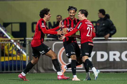 Brommapojkarnas Alex Timossi Andersson jublar