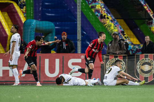 Bla gjennom flere bilder av Fotboll, Allsvenskan, Brommapojkarna - AIK