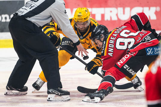Skellefteås Oscar Lindberg och Luleås Pontus Andreasson