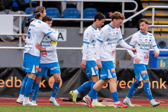 IFK Värnamos Hugo Andersson och Simon Thern jublar