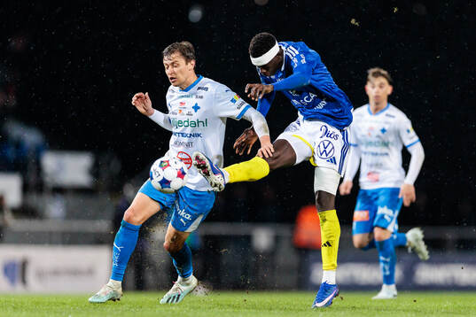 IFK Värnamos Simon Thern och GIF Sundsvalls Suwaibou Kebbeh