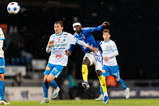 IFK Värnamos Simon Thern och GIF Sundsvalls Suwaibou Kebbeh