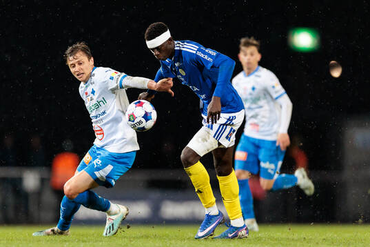 IFK Värnamos Simon Thern och GIF Sundsvalls Suwaibou Kebbeh