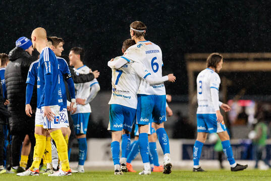 IFK Värnamos Carl Johansson och Hugo Andersson jublar
