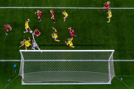 Julia Zigiotti Olme, Smilla Holmberg and goalkeeper