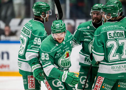 Rögles Karson Kuhlman jublar