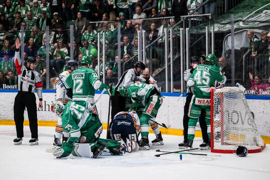 Rögles Lubos Horky och Växjö spelare i slagsmål