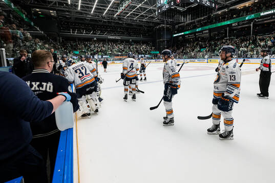 Växjös Eemeli Suomi  och Dylan Mclaughlin  deppar