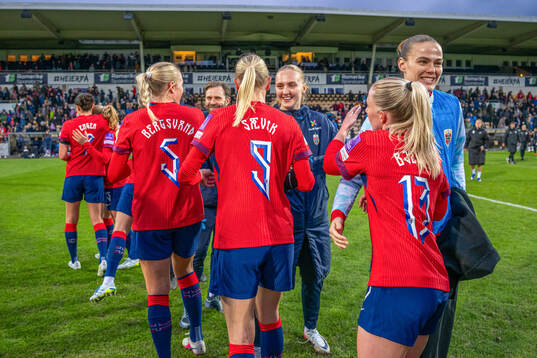 Goalkeeper Sunniva Skoglund, Marthine Østenstad and