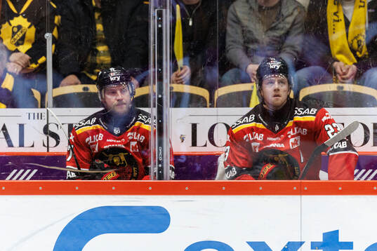 Luleås Linus Omark och Jesper Sellgren i utvisningsbåset