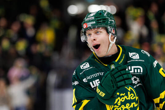 Björklövens Oscar Tellström jublar