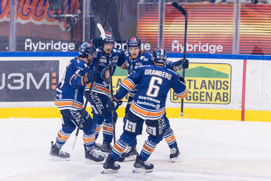 Växjös Eemeli Suomi jublar