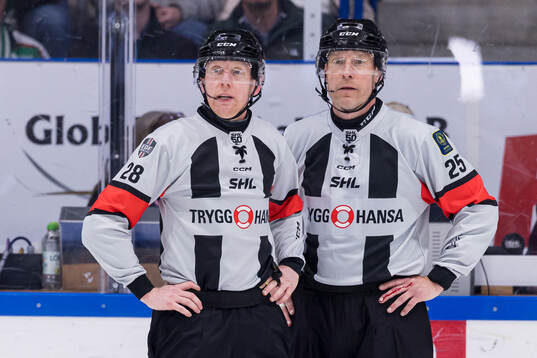 Domare Mikael Holm och Tobias Björk