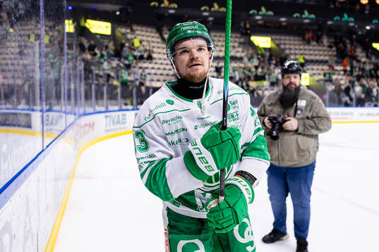 Rögles Karson Kuhlman jublar