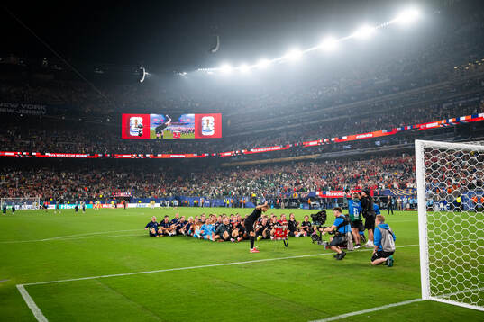 Players of Norway celebrate