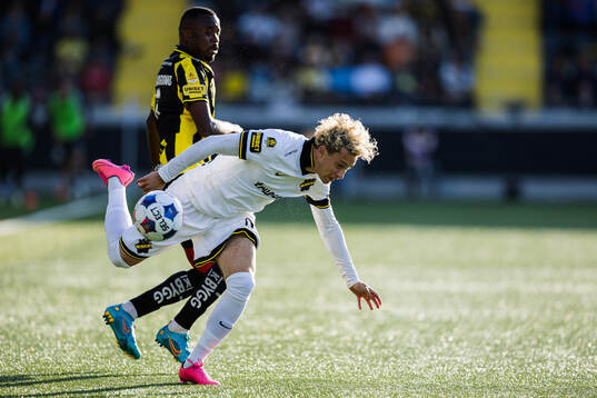 Häckens Brice Wembangomo och AIKs Victor Goncalves