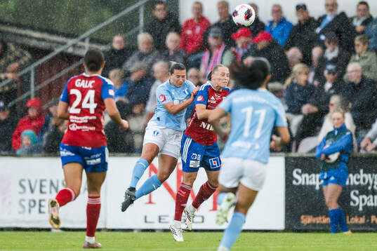 Malmö FFs Agnes Mårtensson och Vittsjös Olivia Wänglund
