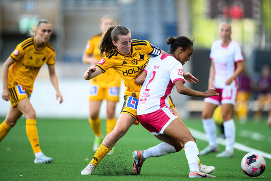 IFK Norrköpings Carrie Jones och IK Uppsalas Arsema Weldai