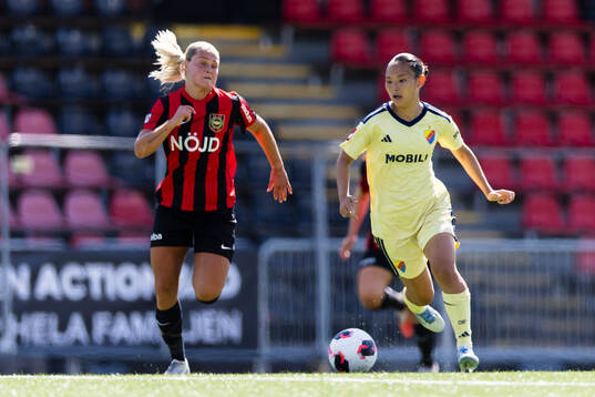 Djurgårdens Urara Watanabe jagas av Brommapojkarnas