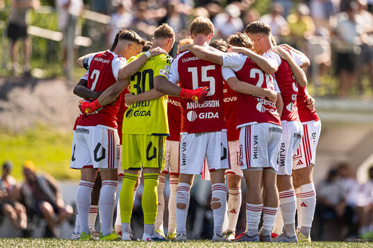 Sandvikens spelare samlas
