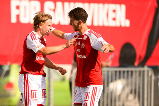 Sandvikens Victor Backman och Adam Kiani jublar