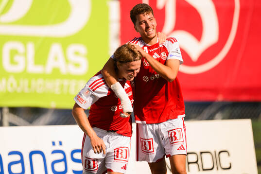 Sandvikens Victor Backman och Adam Kiani jublar