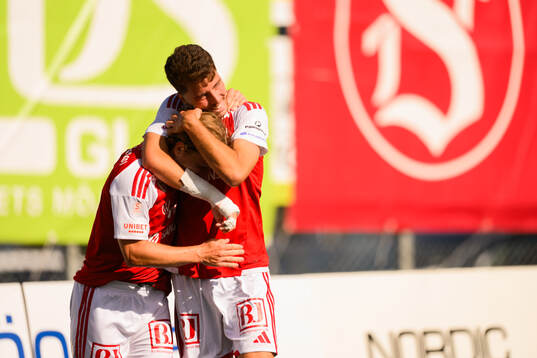 Sandvikens Victor Backman och Adam Kiani jublar
