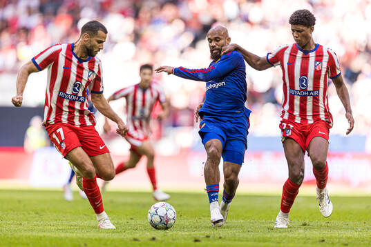 Dávid Hancko and Domínguez of Atletico de Madrid against