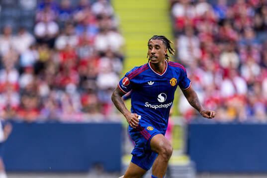 Leny Yoro of Manchester United