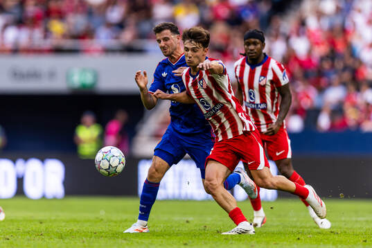 Mason Mount of Manchester United and Castillo of Atletico