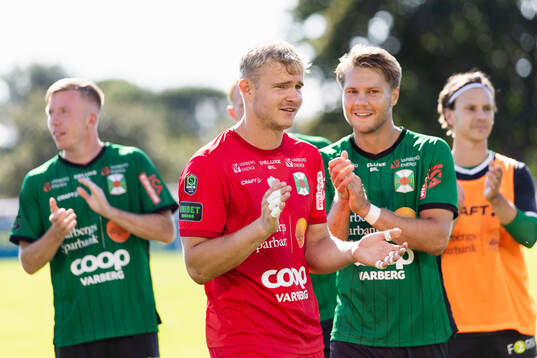 Varbergs målvakt Daniel Strindholm jublar