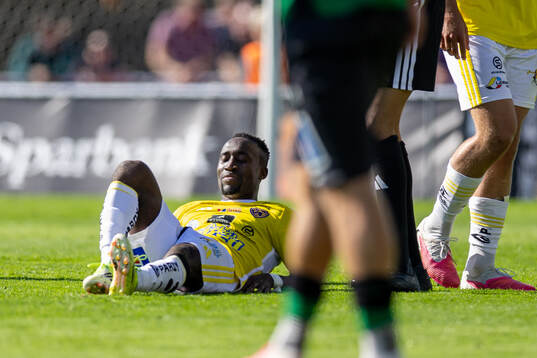 Falkenbergs Wanbe Godwin Aguda har ont