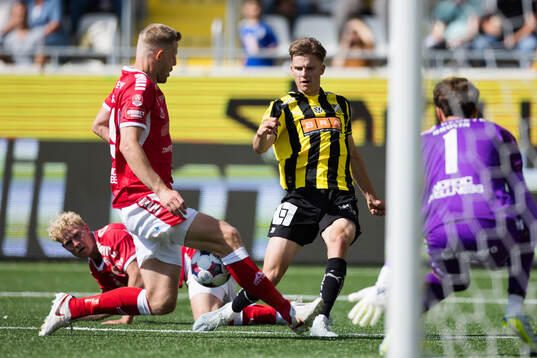Häckens Adrian Svanbäck och Kalmars Lars Sætra