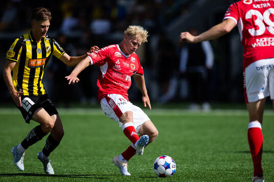 Häckens Adrian Svanbäck och Kalmars Fabian Björklund