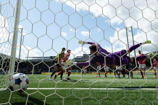 Häckens Harry Hilvenius nickar in 1-1 i mål bakom Kalmars