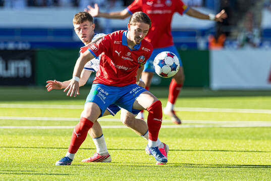IFK Norrköpings Ryan Nelson och Helsingborgs Timothe Rupil