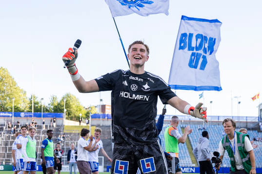 IFK Norrköpings målvakt Theo Krantz jublar