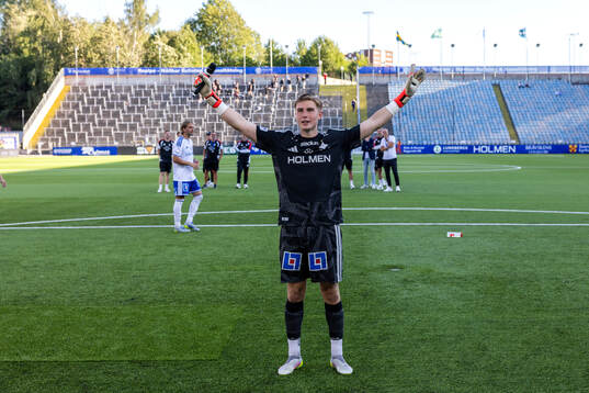 IFK Norrköpings målvakt Theo Krantz jublar