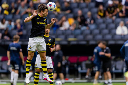 AIKs Hervé Matthys värmer upp