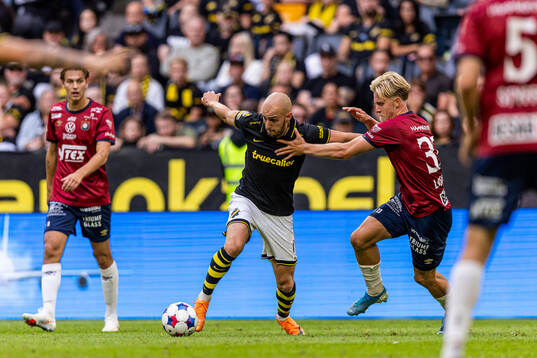AIKs Amel Mujanic och Örgrytes Sebastian Lagerlund
