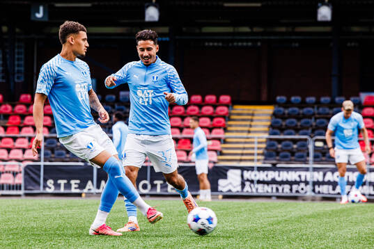 Malmö FFs Gabriel Busanello och Adrian Skogmar