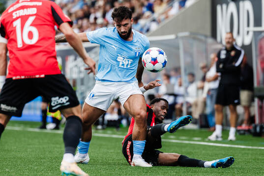 Malmö FFs Sead Haksabanovic och Brommapojkarnas Obilor