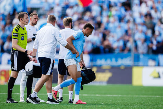 Malmö FFs Noah Åstrand John lämnar planen