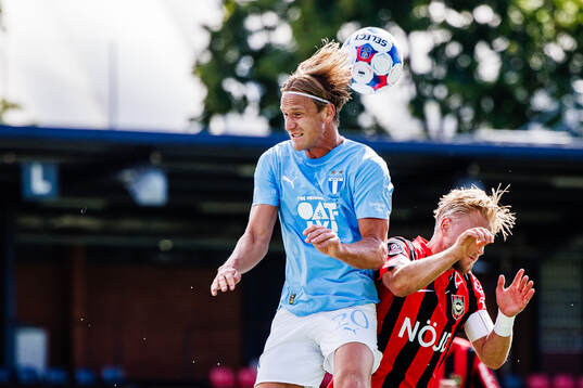 Malmö FFs Erik Botheim och Brommapojkarnas Simon Strand