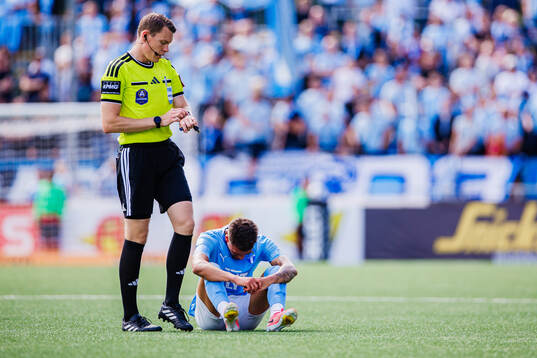 Malmö FFs Noah Åstrand John har ont